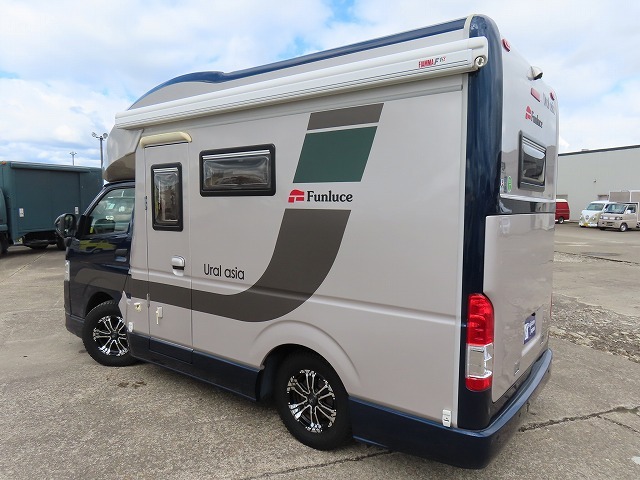 キャンピングカーキャブコン