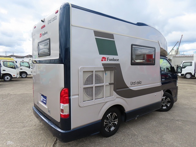 キャンピングカーキャブコン