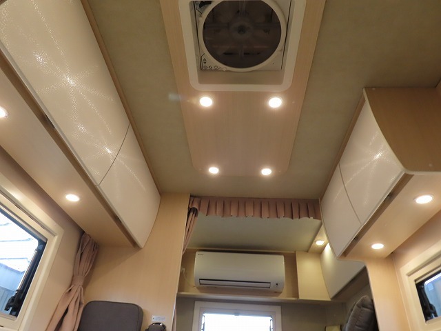 キャンピングカーキャブコン