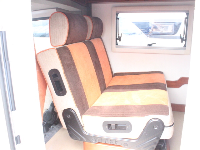 キャンピングカー軽キャンパー