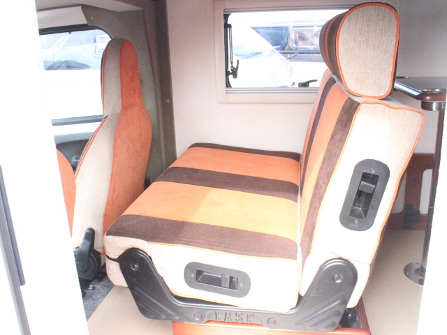 キャンピングカー軽キャンパー