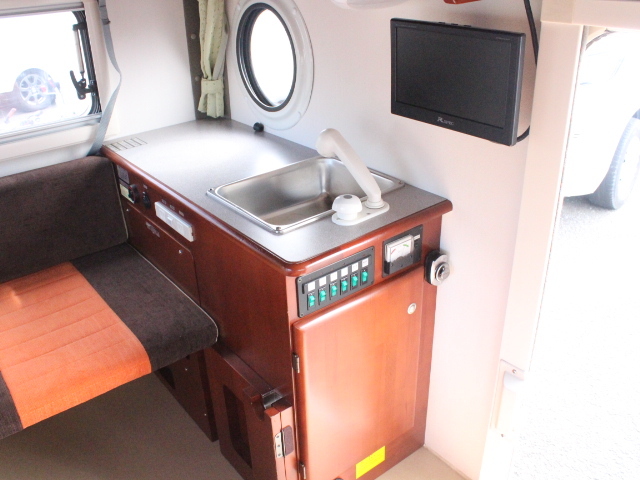 キャンピングカー軽キャンパー