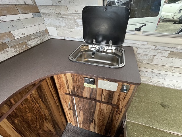 キャンピングカートレーラー