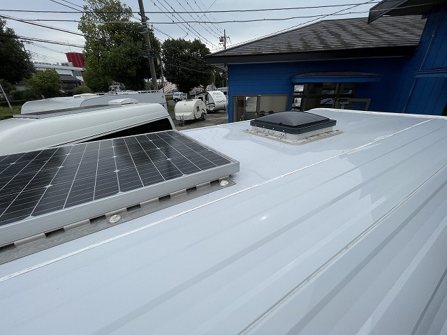 キャンピングカートレーラー