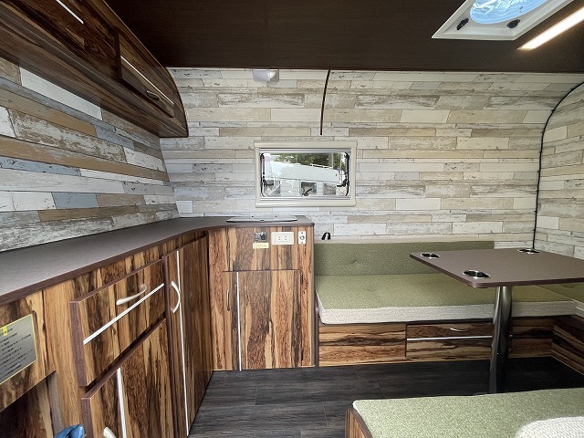 キャンピングカートレーラー