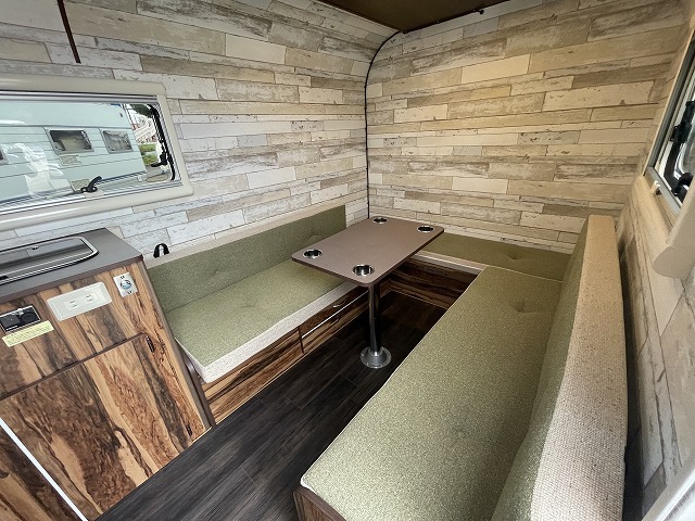 キャンピングカートレーラー