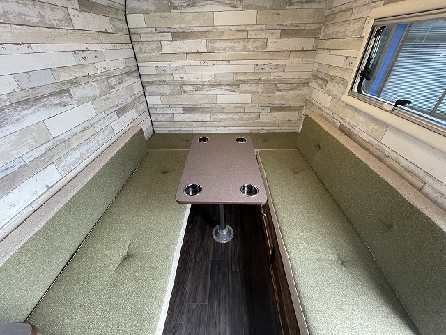 キャンピングカートレーラー