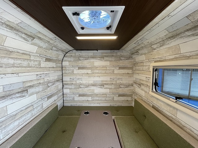 キャンピングカートレーラー