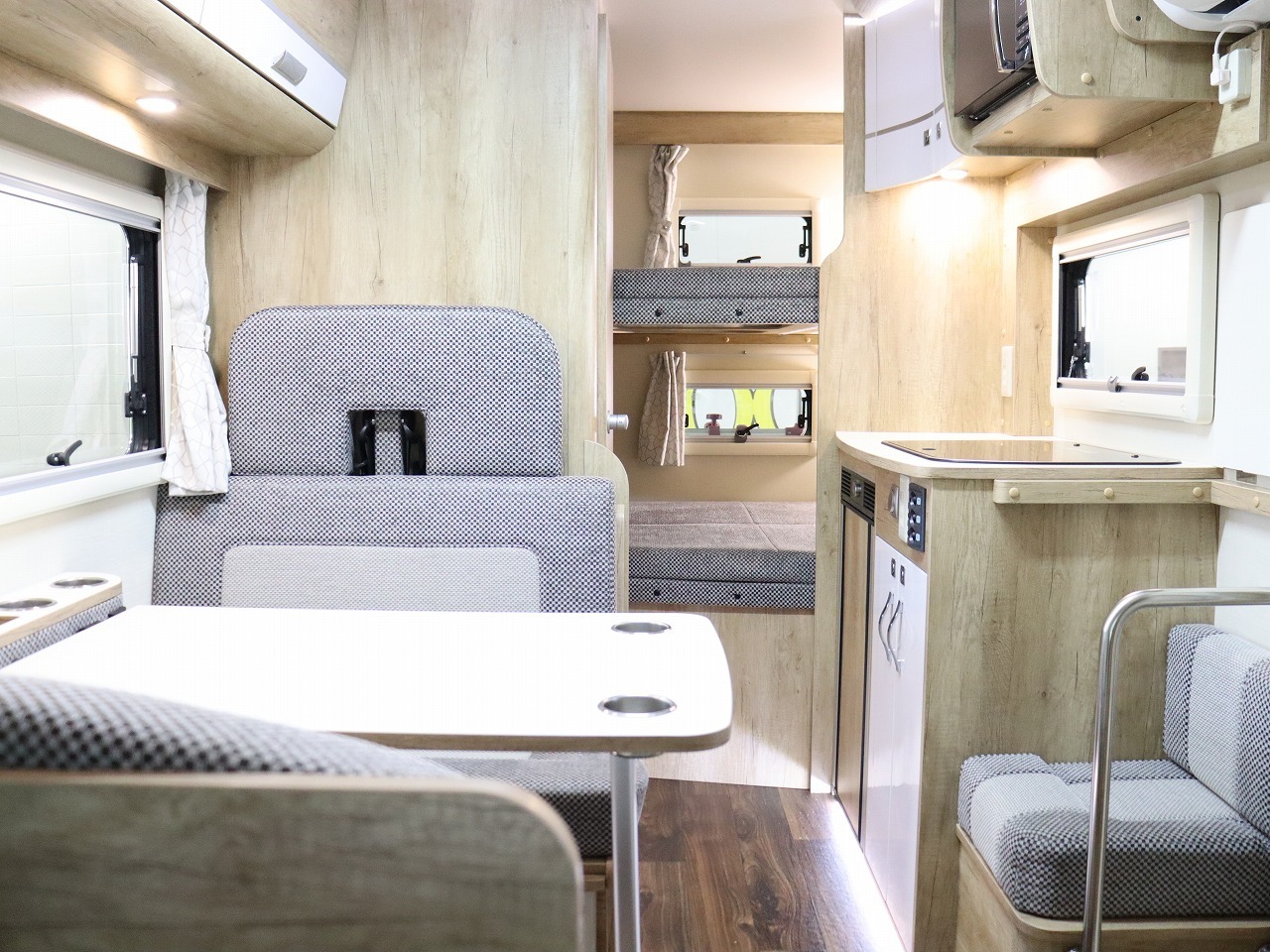 キャンピングカーキャブコン
