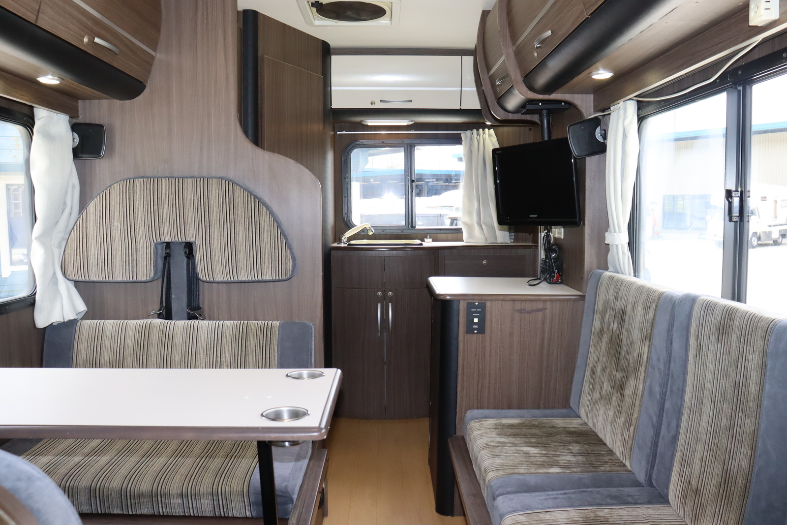 キャンピングカーキャブコン