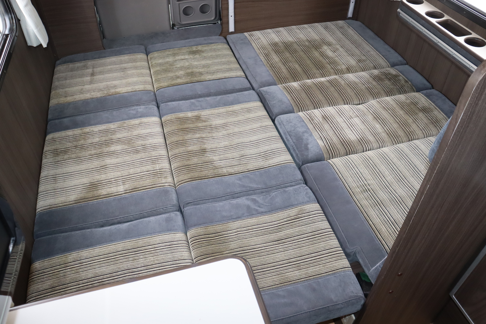 キャンピングカーキャブコン