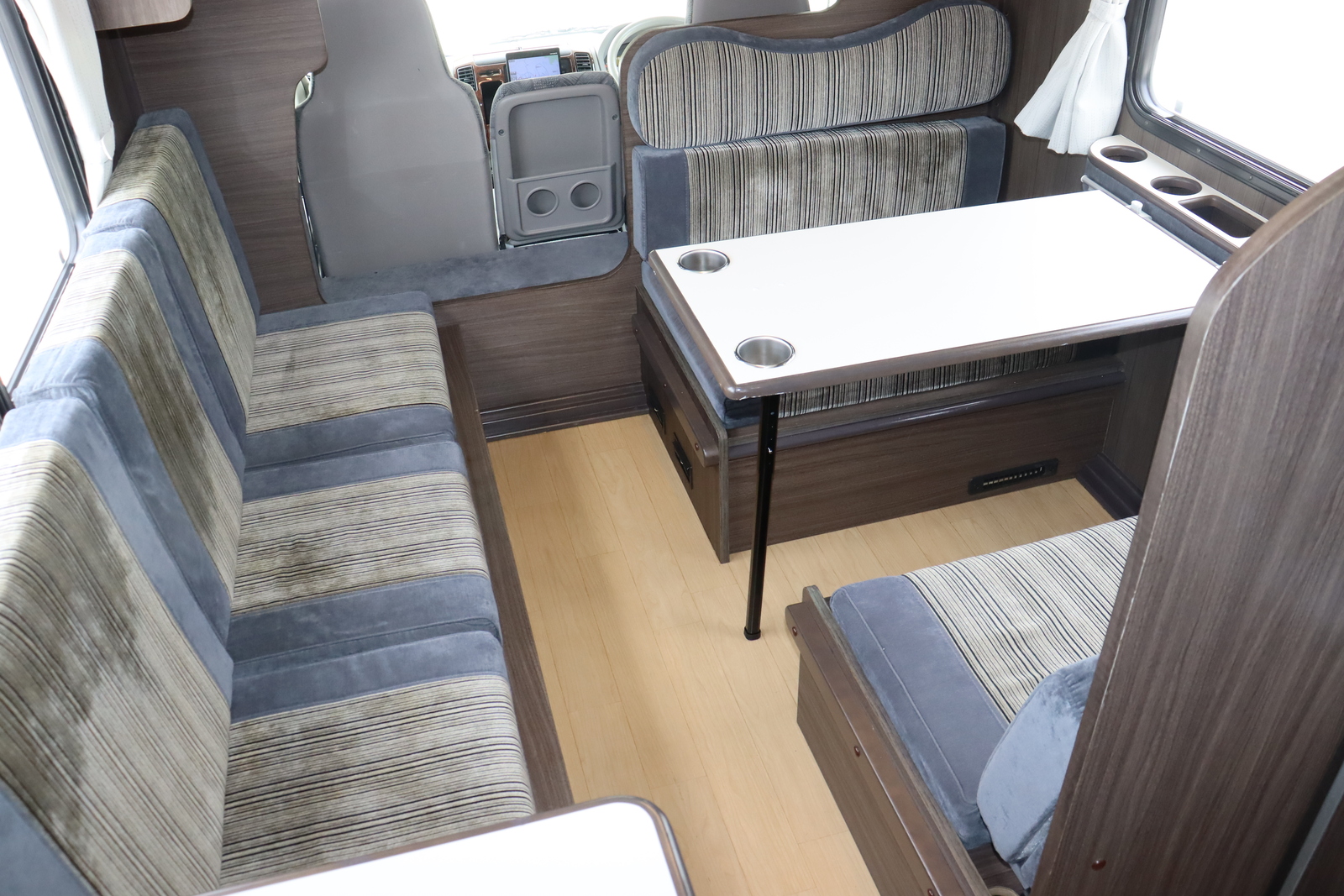 キャンピングカーキャブコン