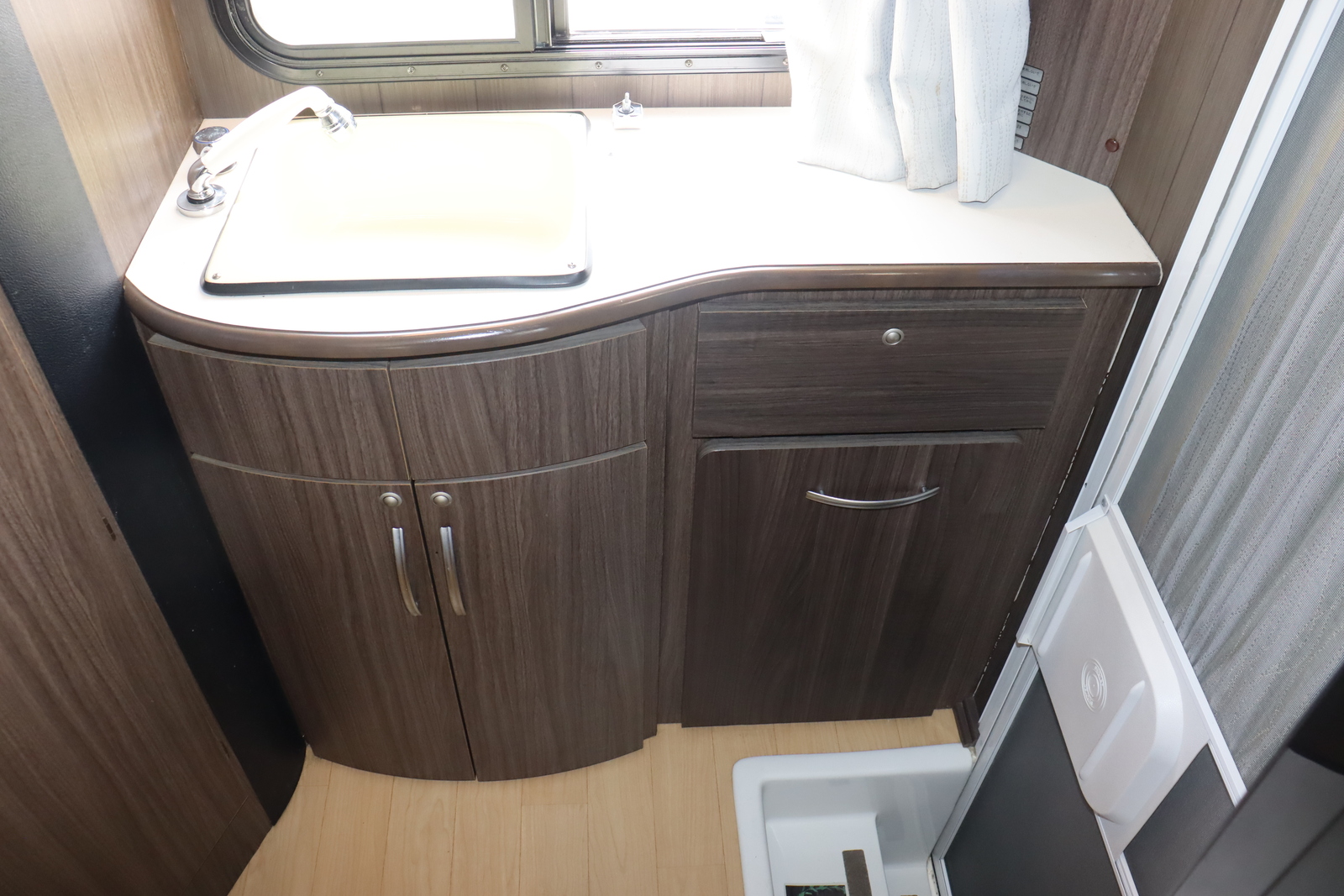 キャンピングカーキャブコン