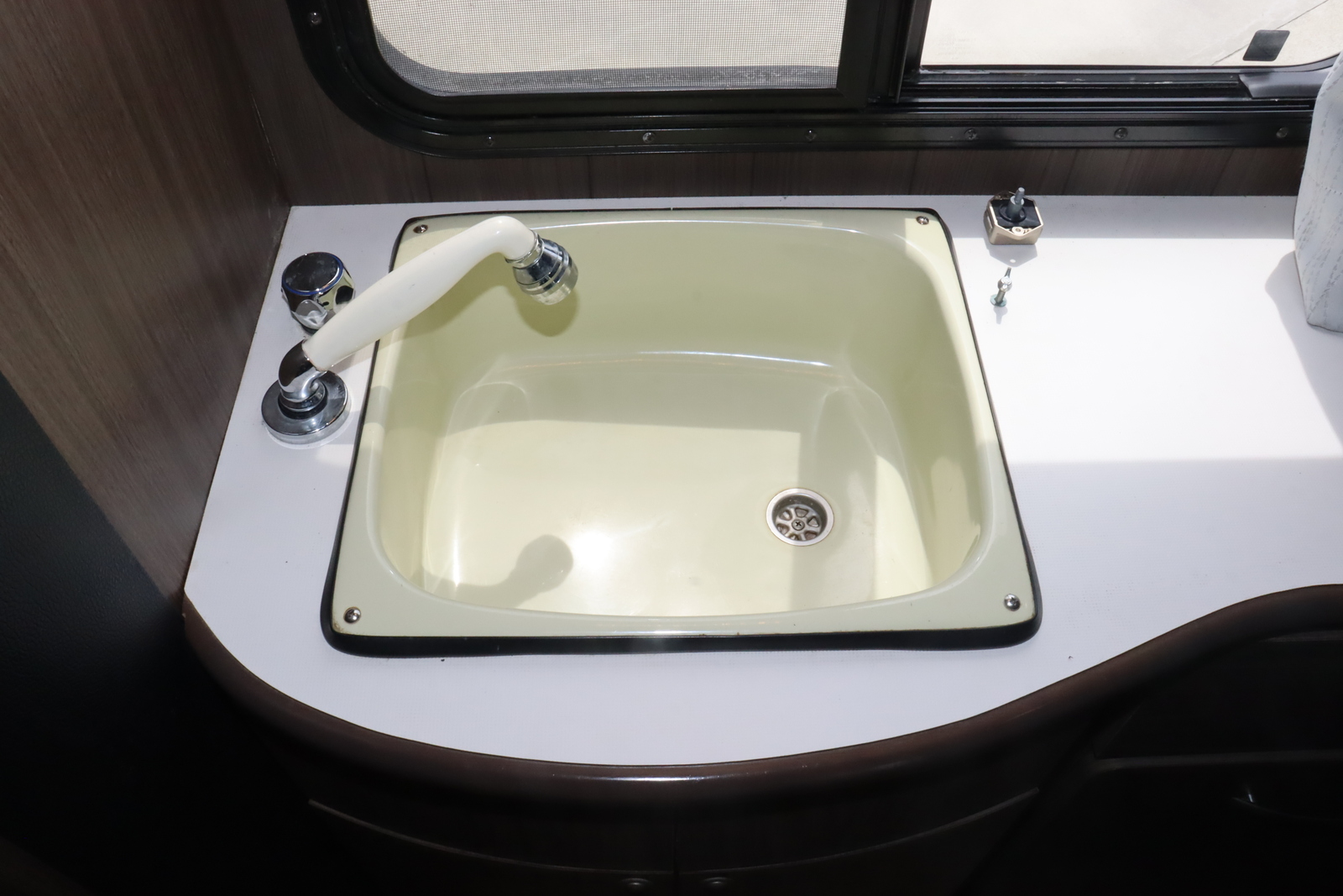 キャンピングカーキャブコン