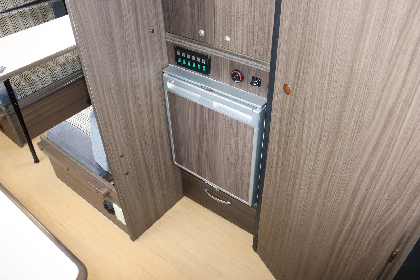 キャンピングカーキャブコン