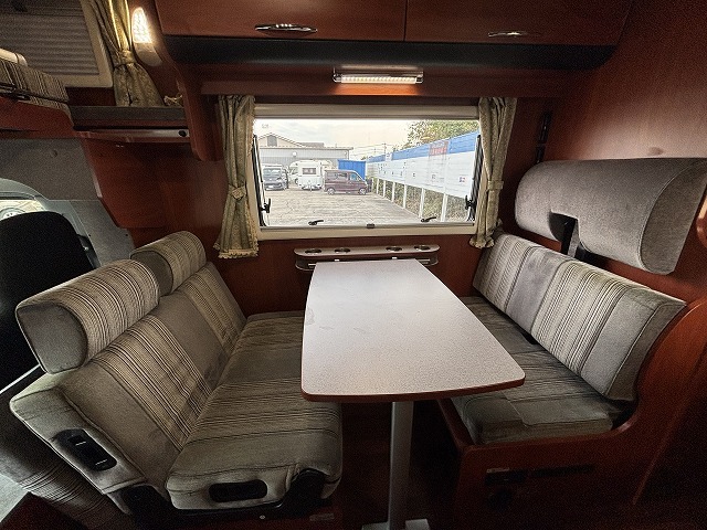 キャンピングカーキャブコン