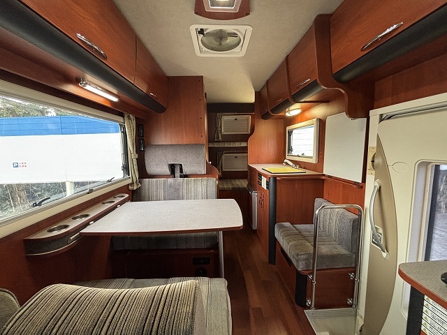 キャンピングカーキャブコン