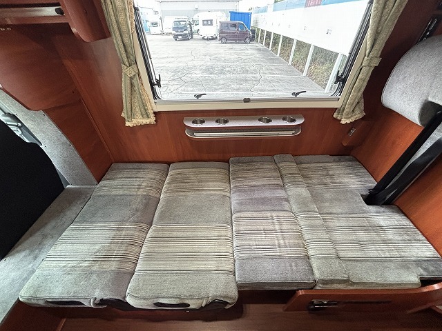 キャンピングカーキャブコン