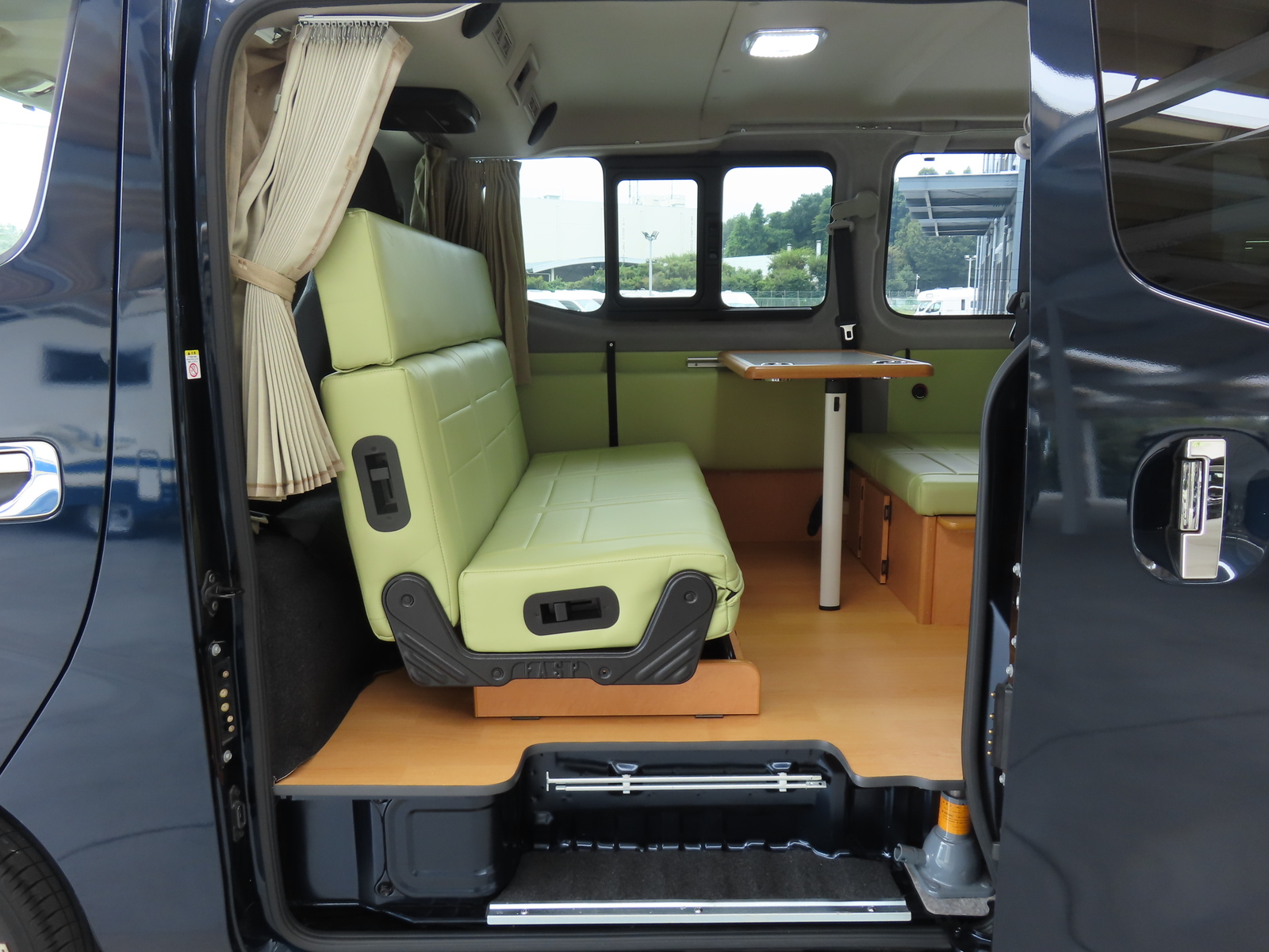 キャンピングカーバンコン