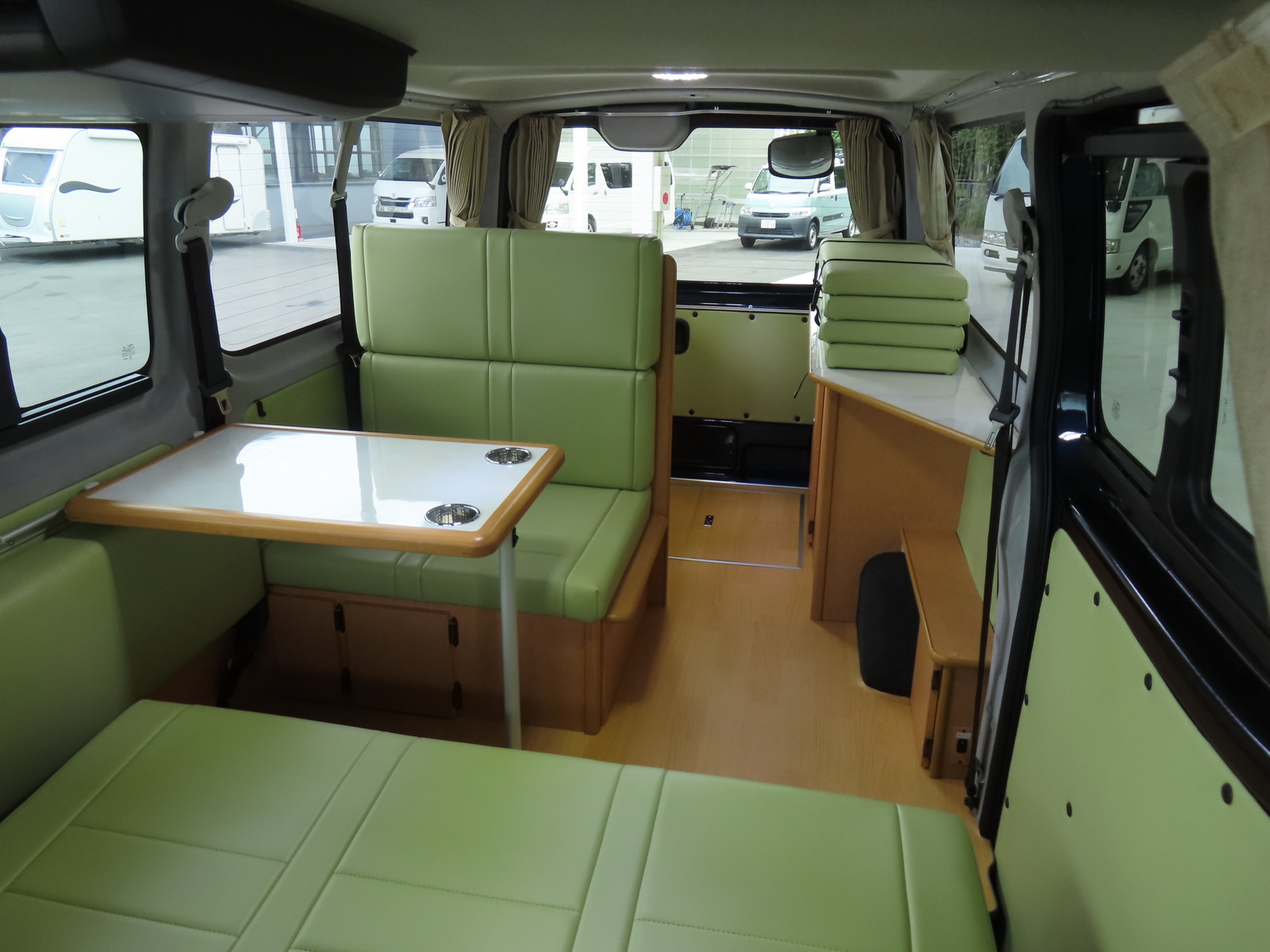 キャンピングカーバンコン