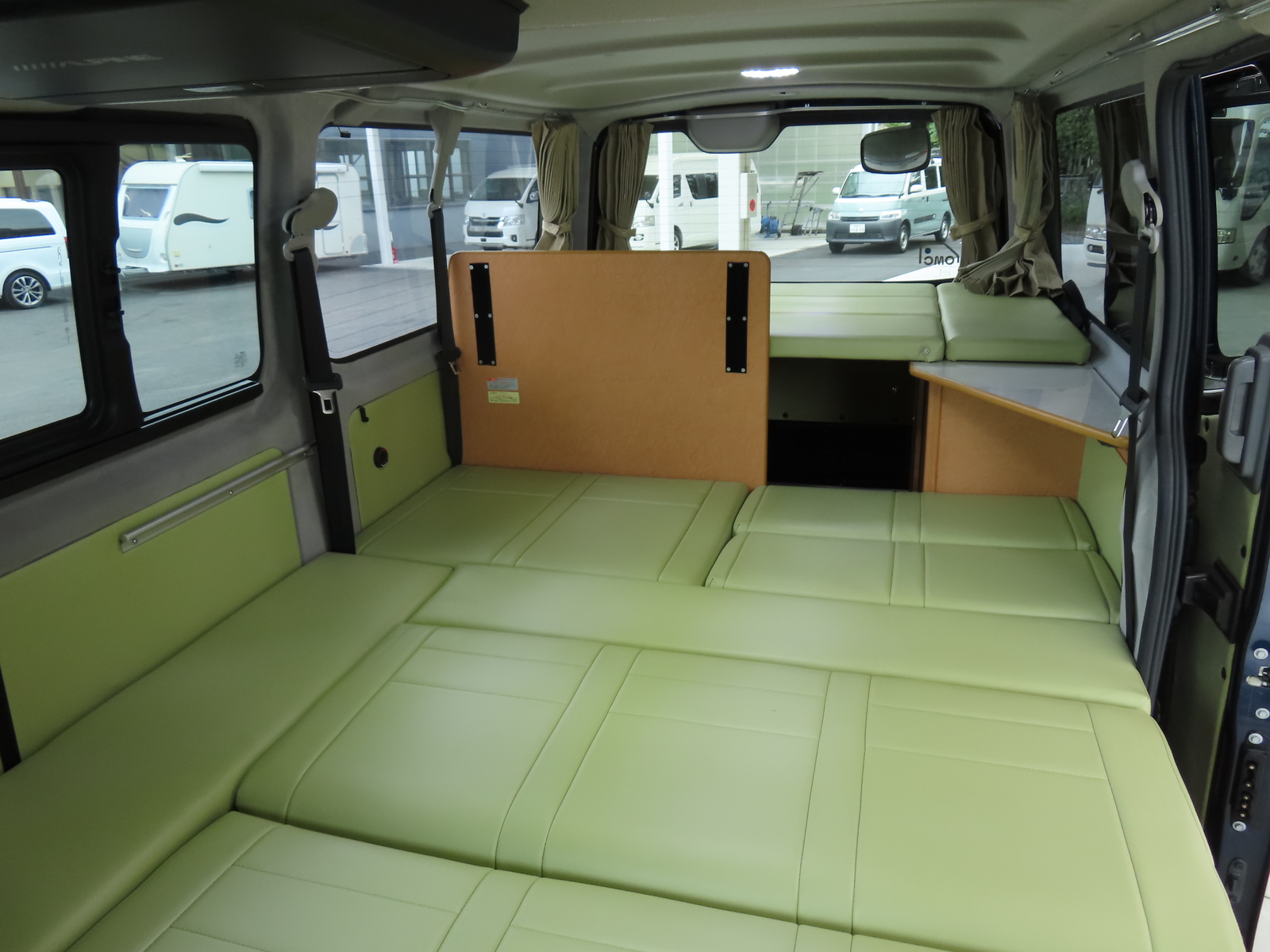 キャンピングカーバンコン