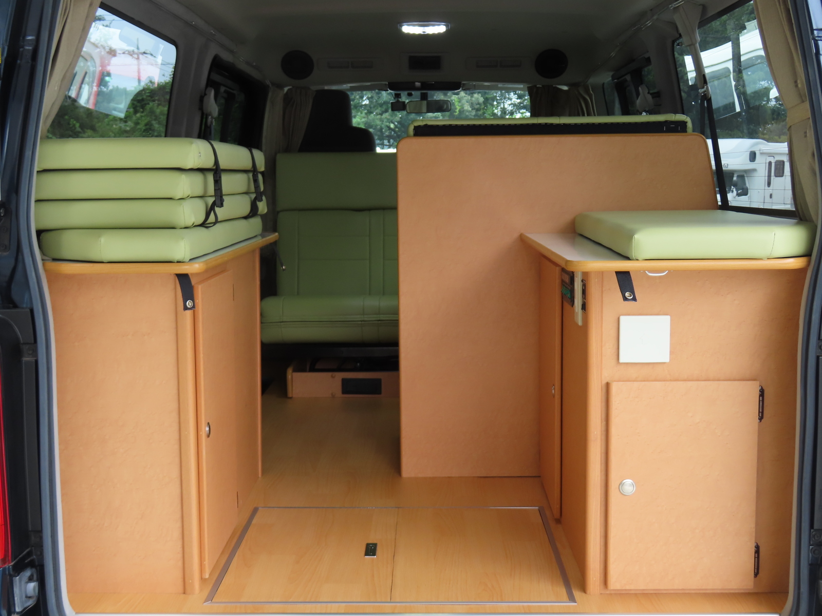 キャンピングカーバンコン