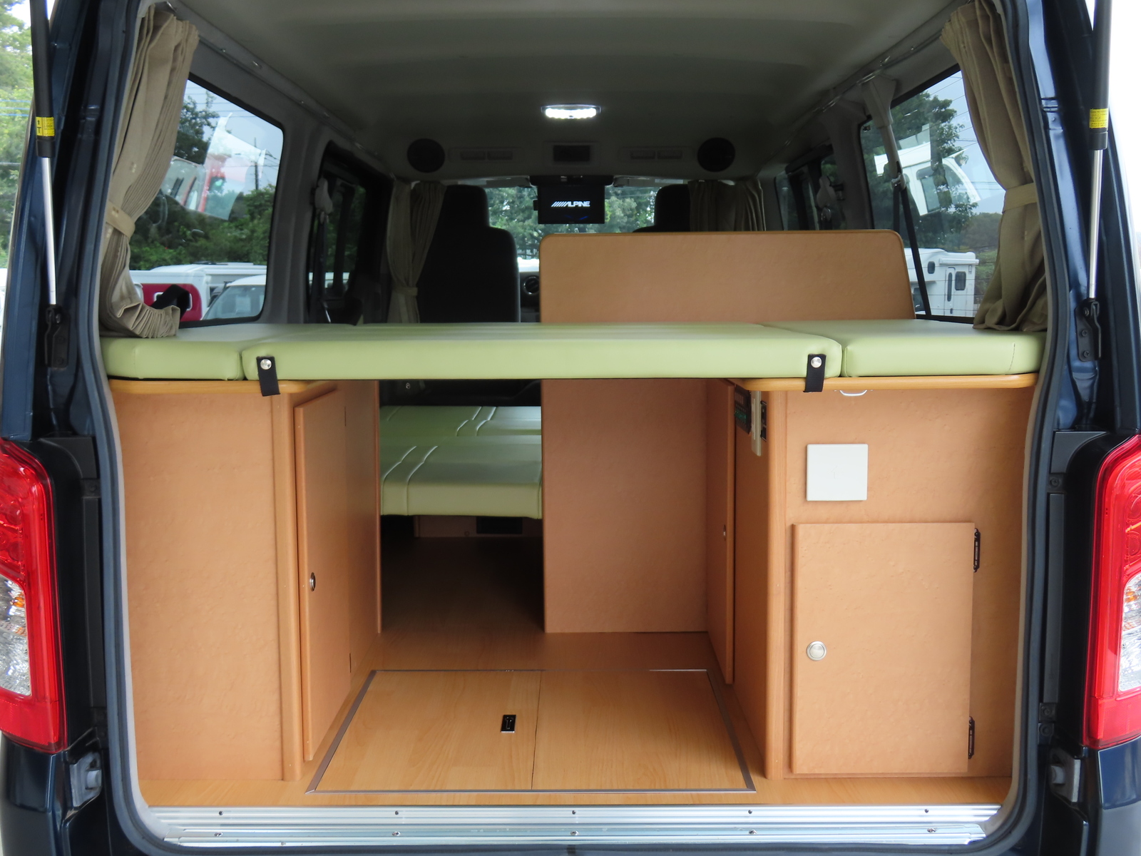 キャンピングカーバンコン