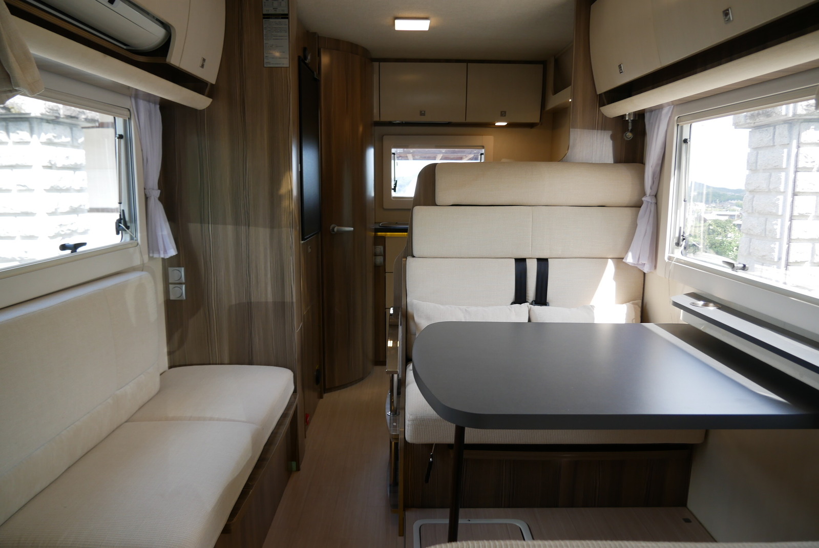 キャンピングカーキャブコン