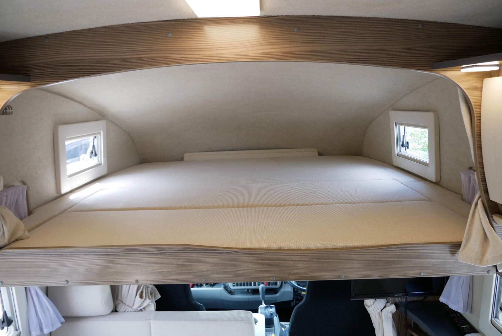 キャンピングカーキャブコン