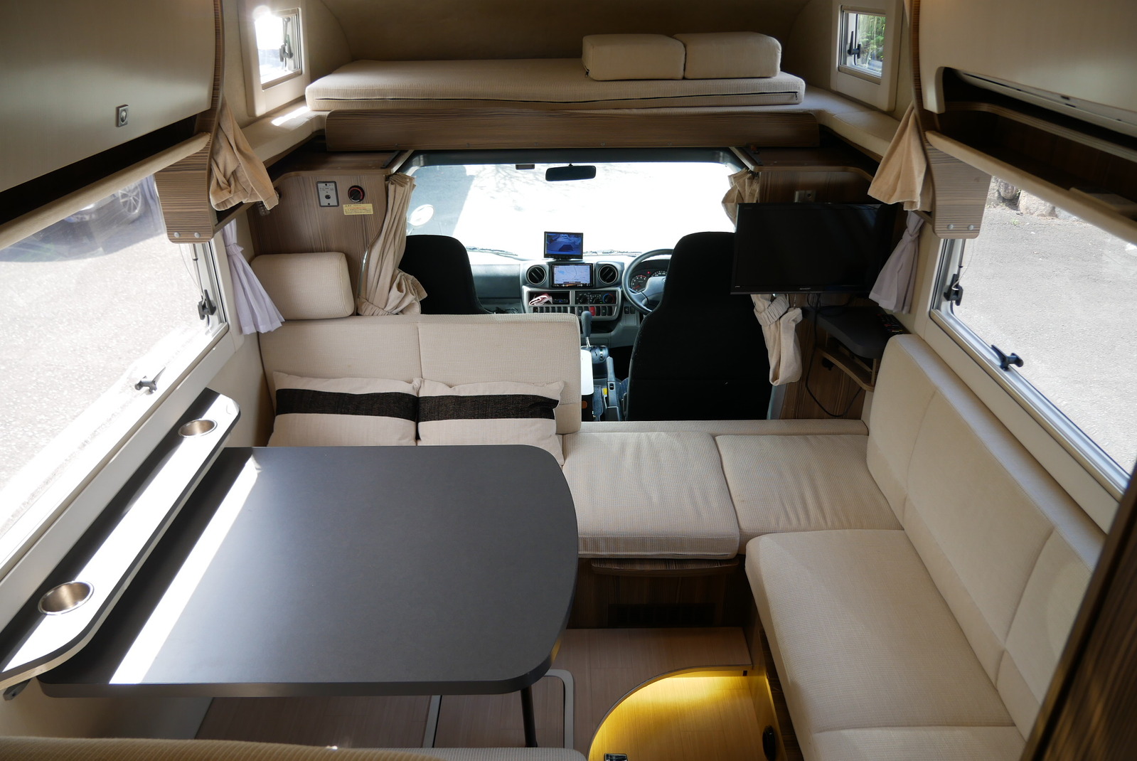 キャンピングカーキャブコン