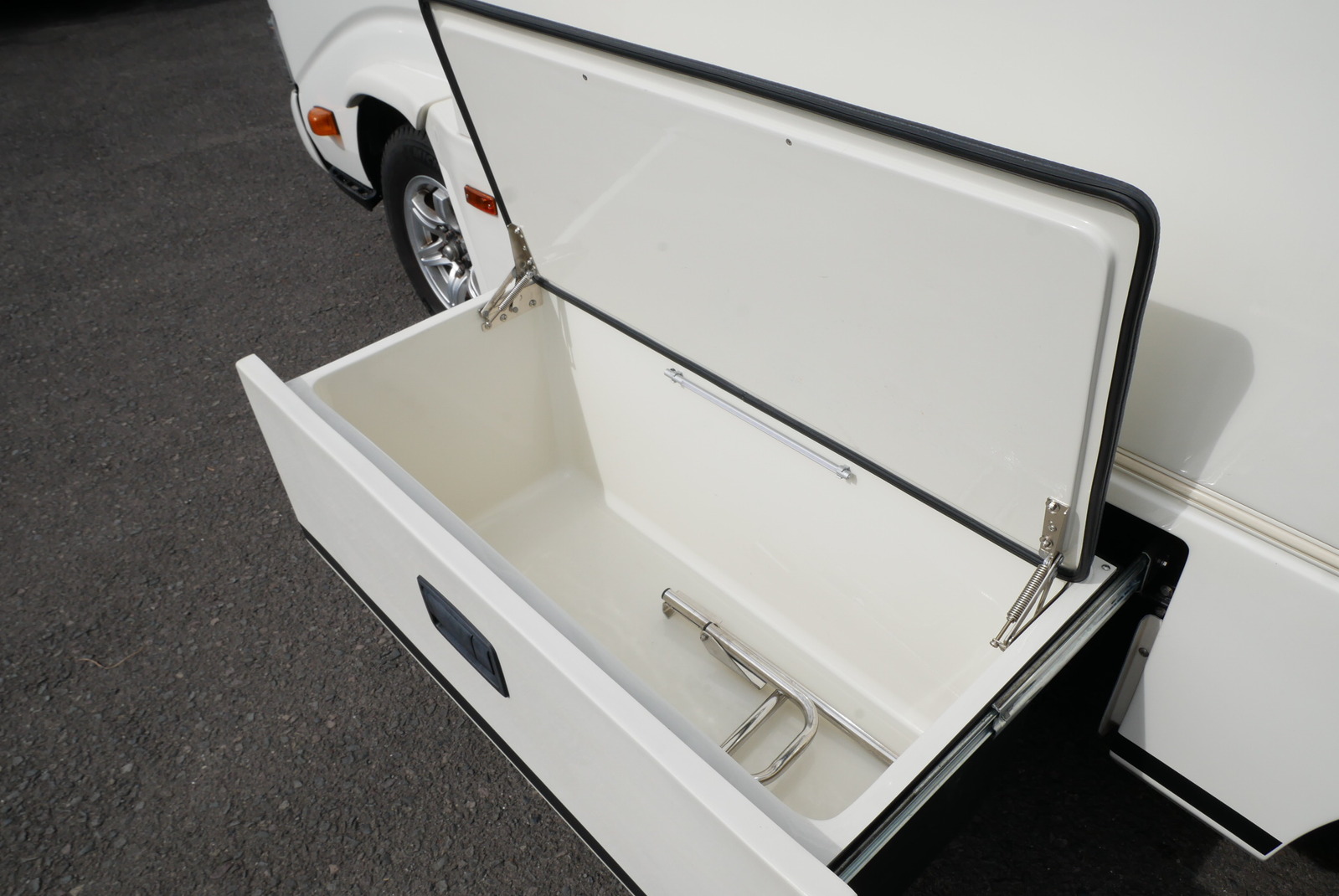 キャンピングカーキャブコン