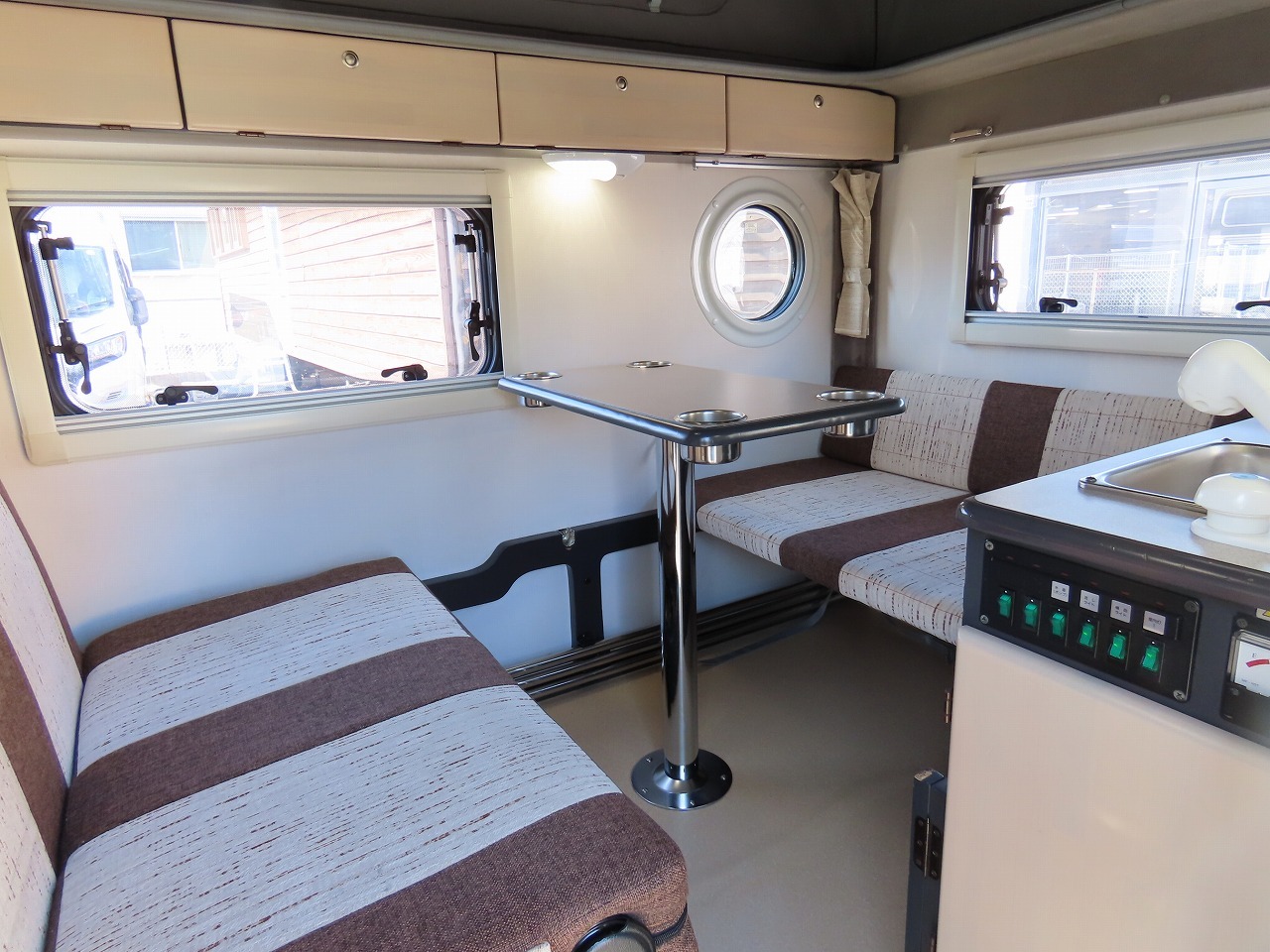 キャンピングカー軽キャンパー