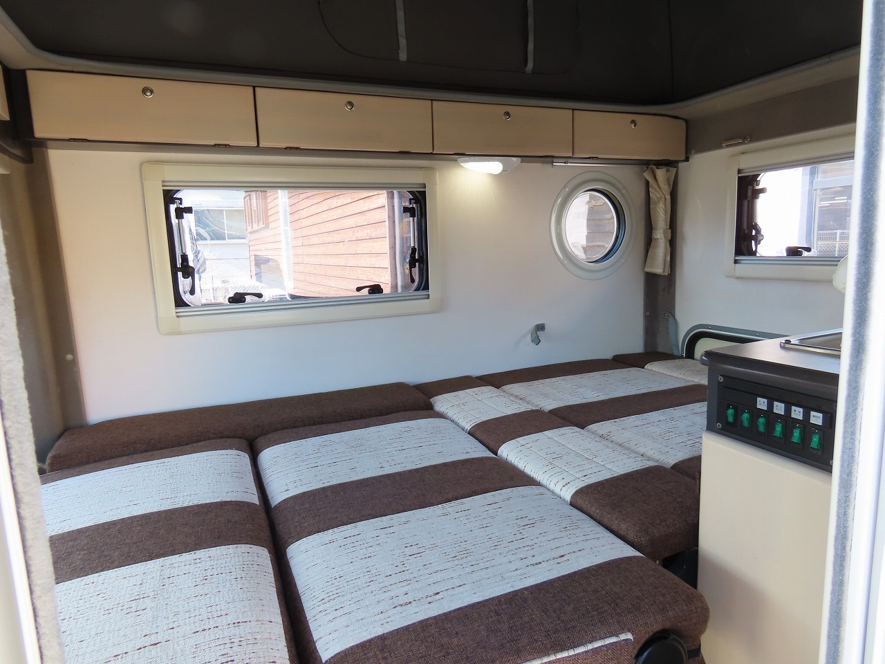 キャンピングカー軽キャンパー