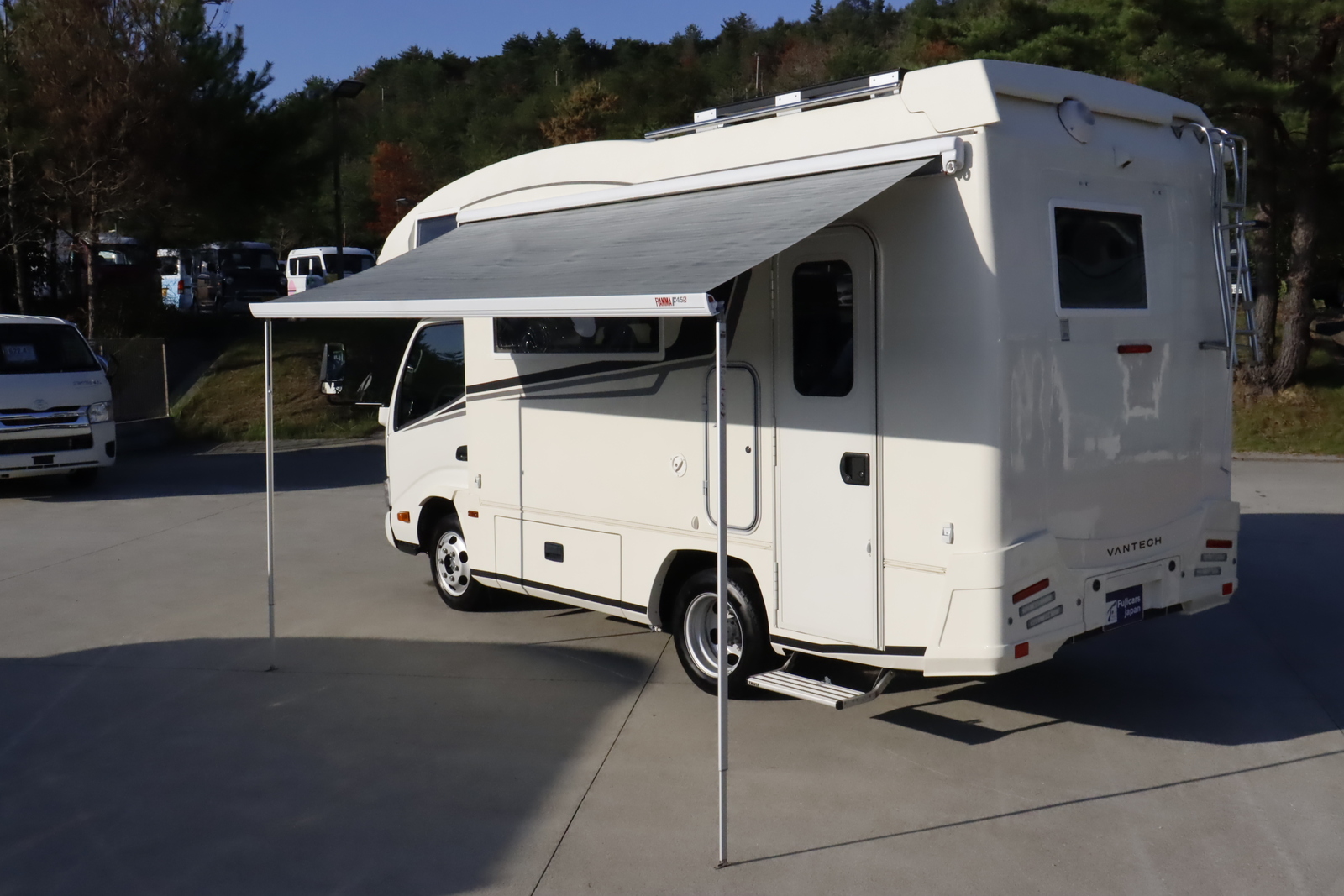 キャンピングカーキャブコン