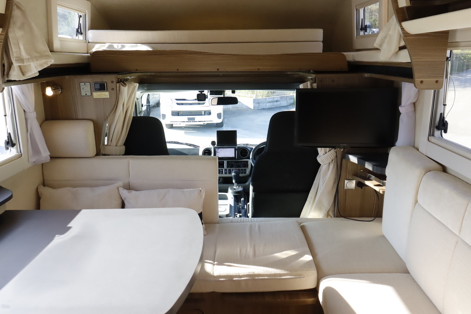 キャンピングカーキャブコン