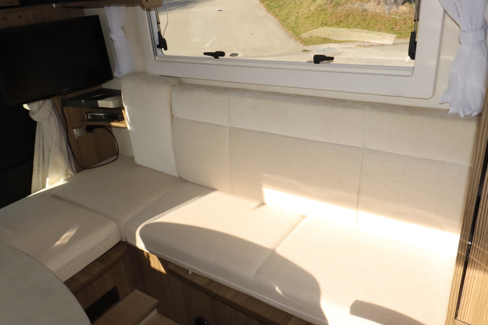 キャンピングカーキャブコン