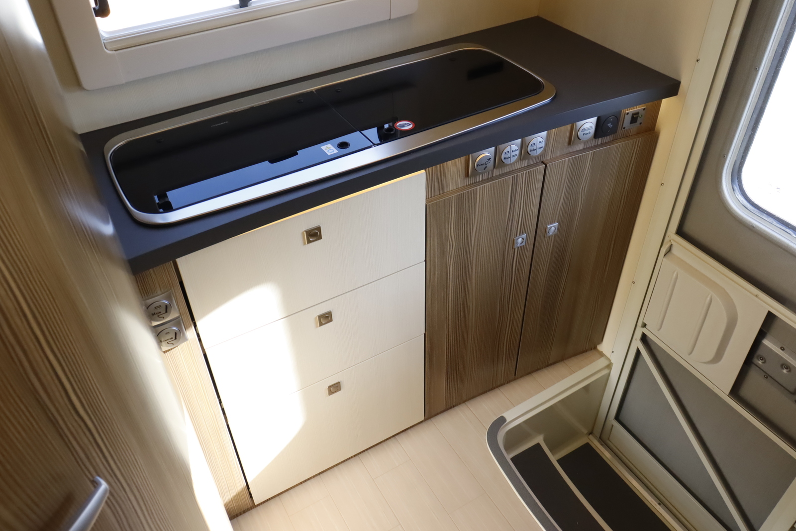 キャンピングカーキャブコン