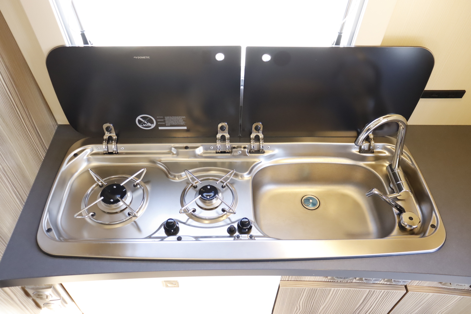 キャンピングカーキャブコン