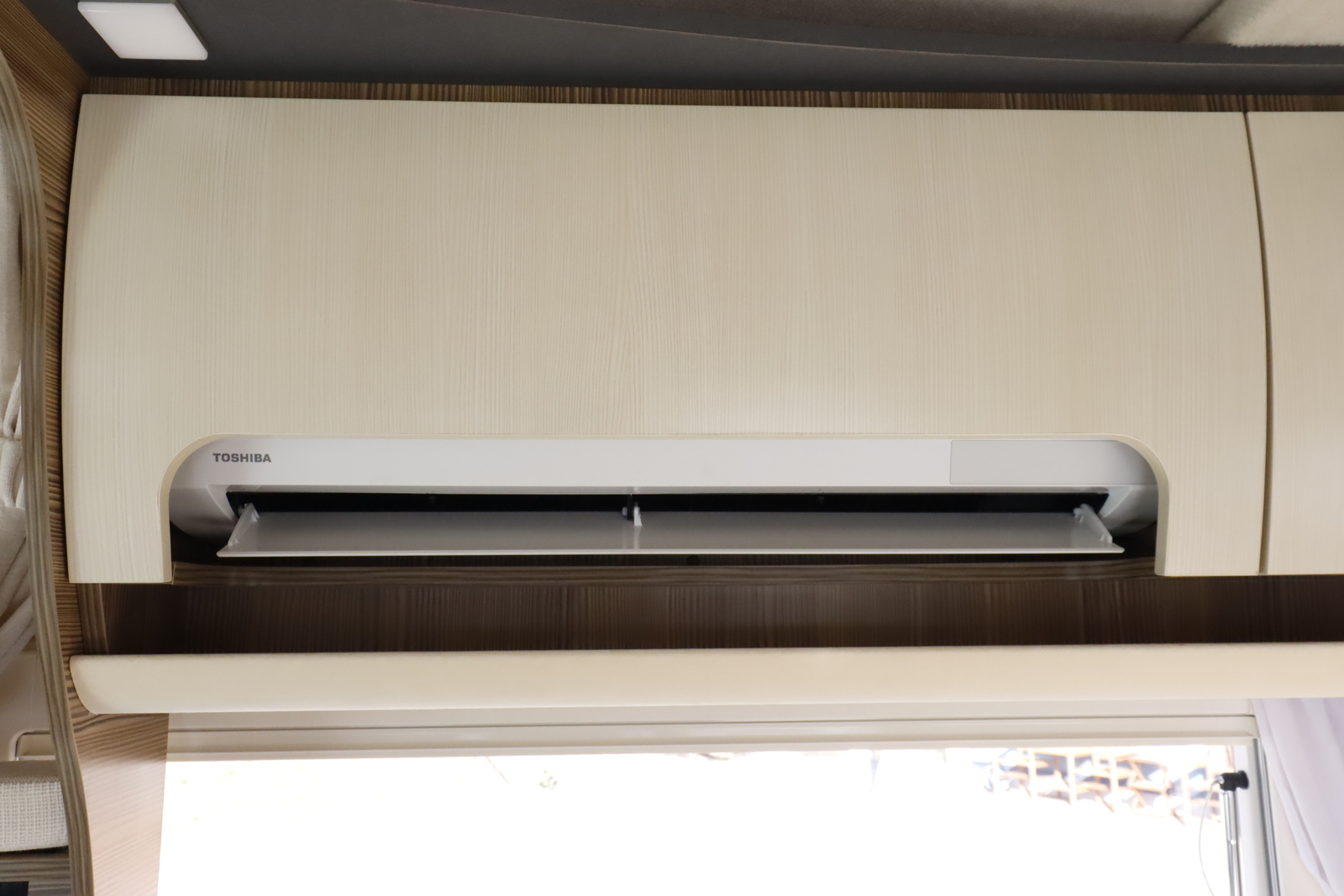 キャンピングカーキャブコン