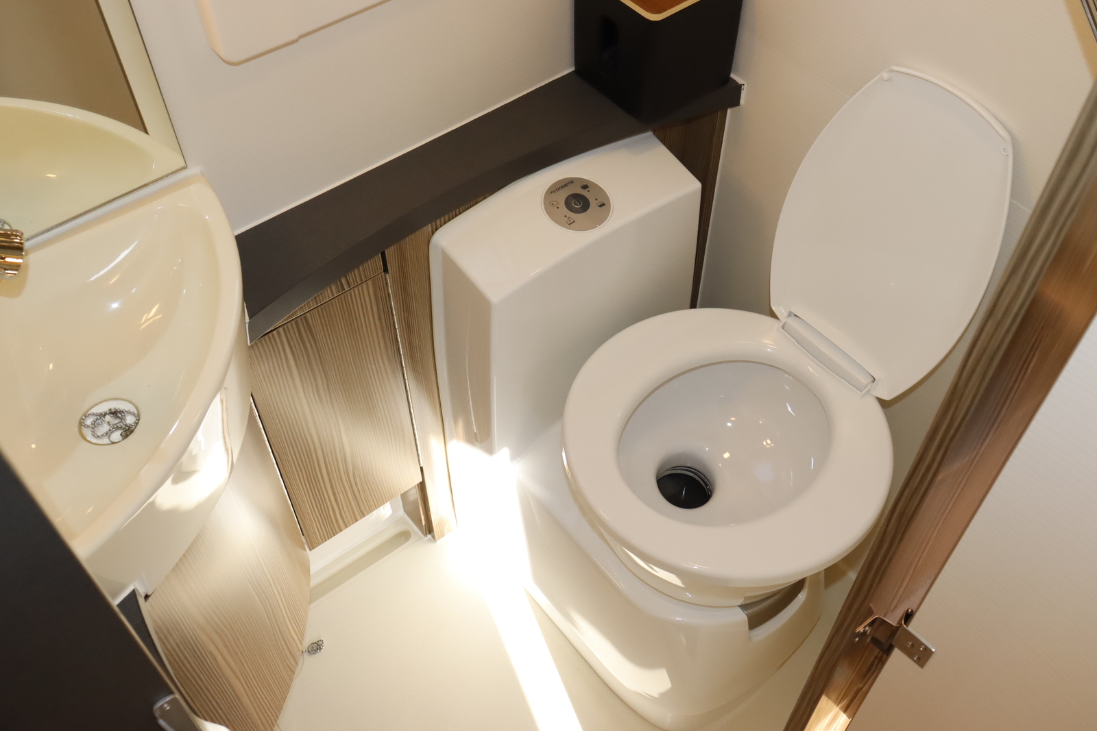 キャンピングカーキャブコン