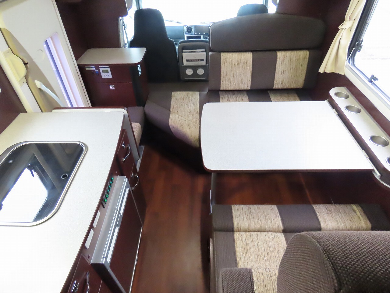 キャンピングカーキャブコン