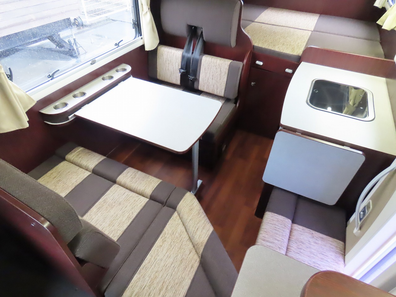 キャンピングカーキャブコン