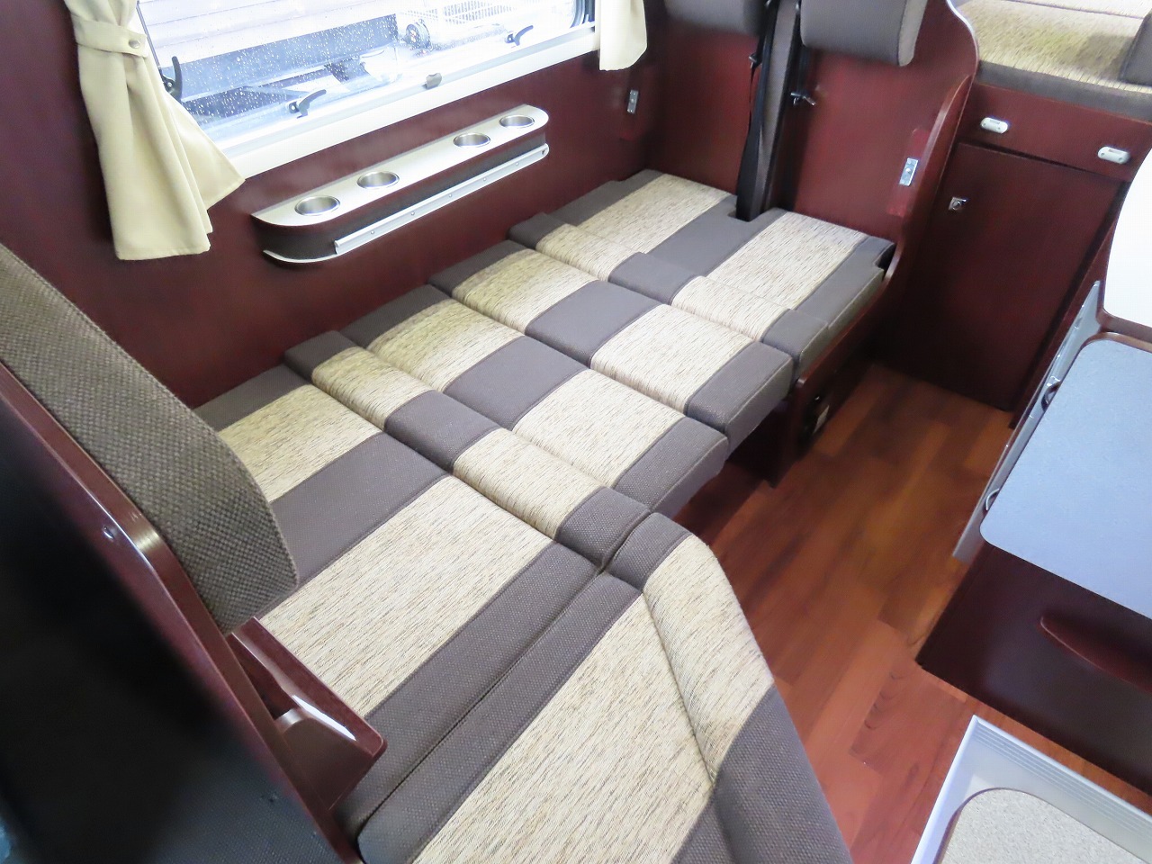 キャンピングカーキャブコン