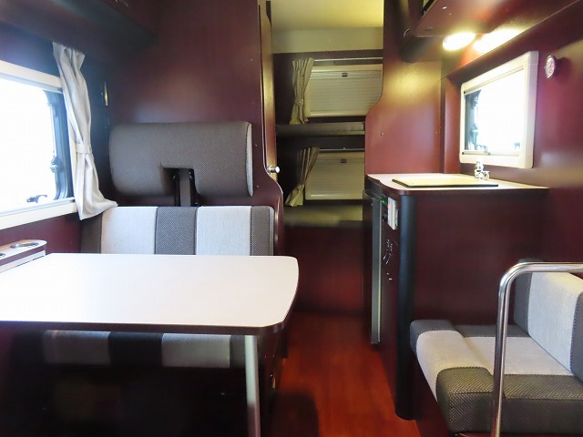 キャンピングカーキャブコン