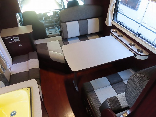 キャンピングカーキャブコン