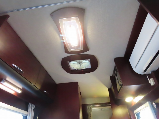 キャンピングカーキャブコン