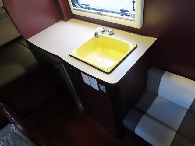 キャンピングカーキャブコン