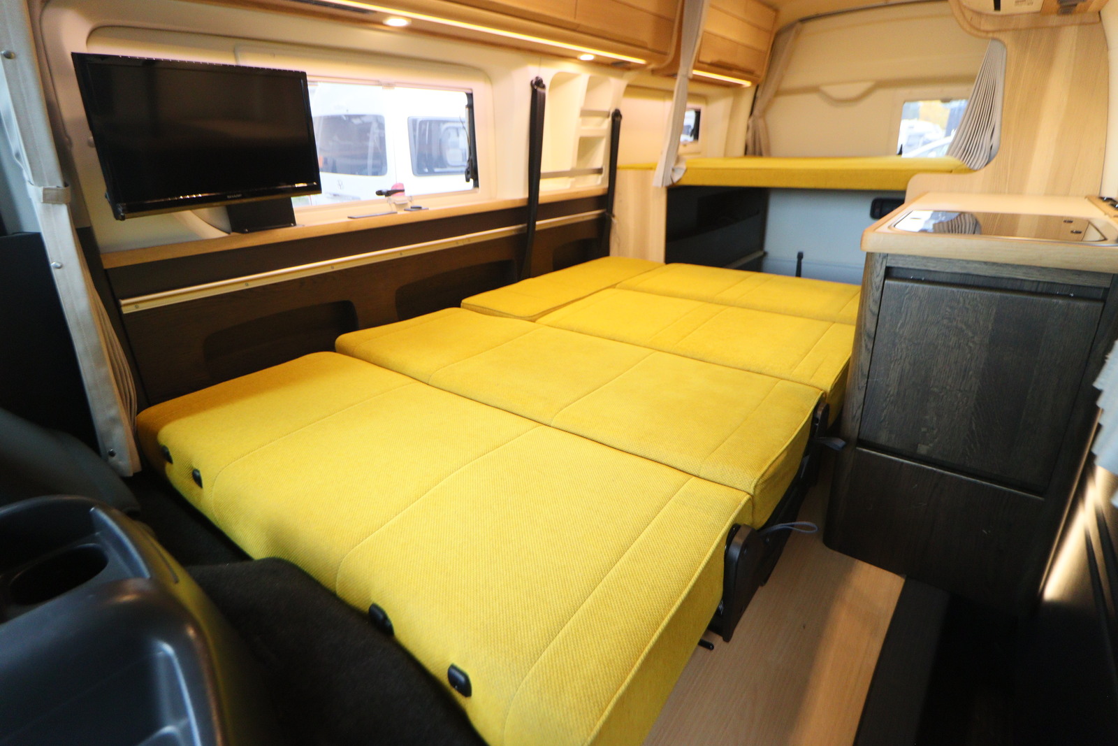 キャンピングカーバンコン