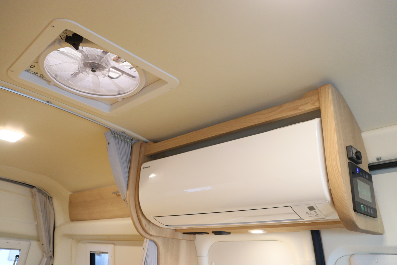 キャンピングカーバンコン