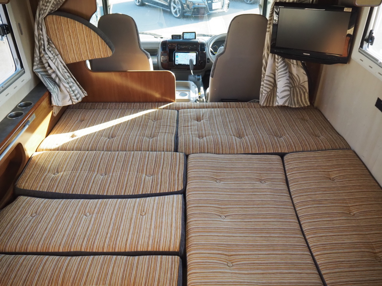 キャンピングカーキャブコン